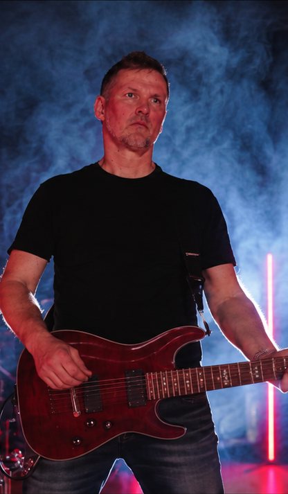 Maze – Guitar, BLOOD SHOT DOWN
